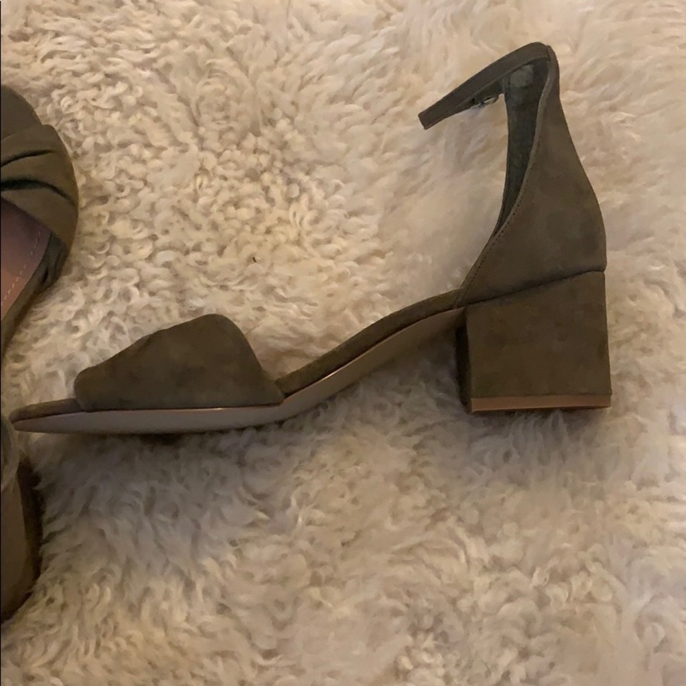 BRAND NEW! Never worn Steve Madden Sandals - Picture 5 of 6